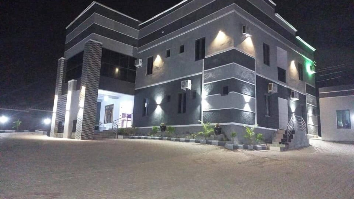 Jos Hotel | New Diamond Suites and Apartment Jos