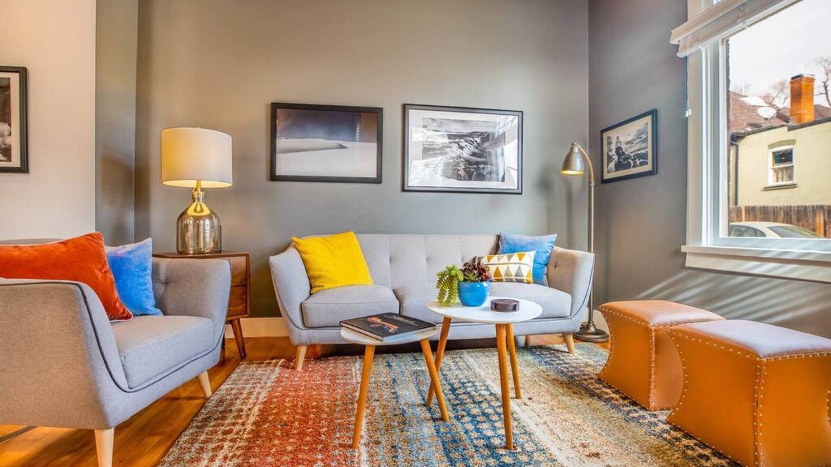 Central City Condo | New distinctive historical unit from 5 Star Host