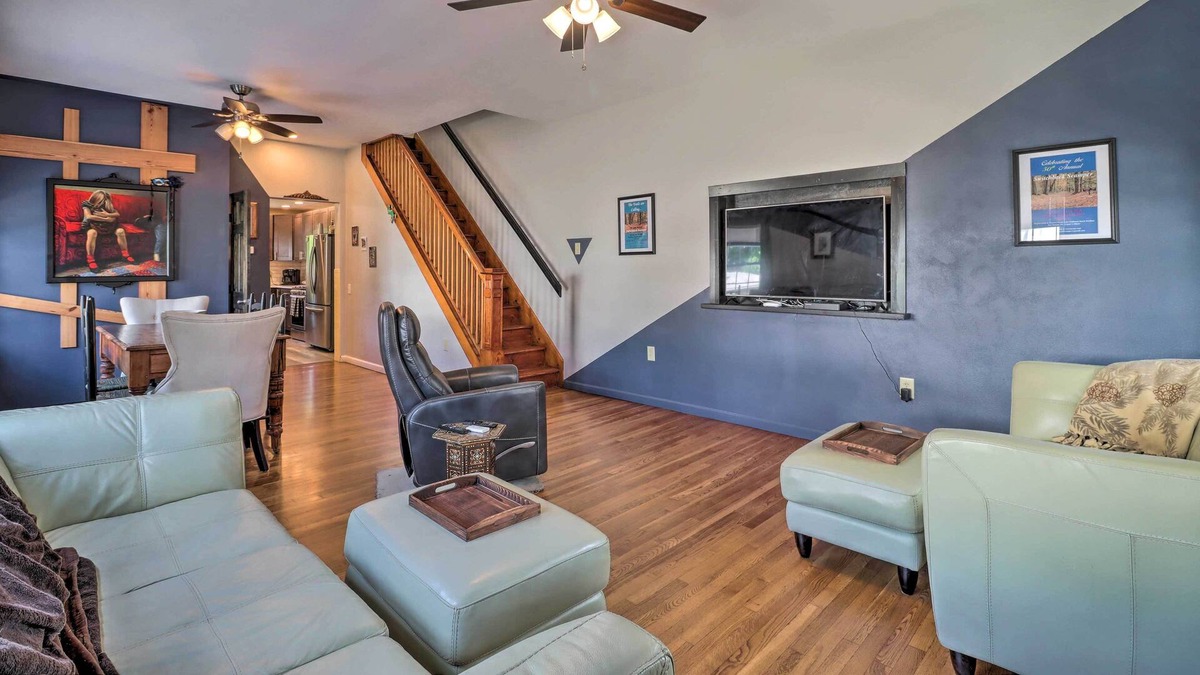 Jim Thorpe House | NEW! Dog-Friendly Jim Thorpe Townhome w/ Fire Pit!