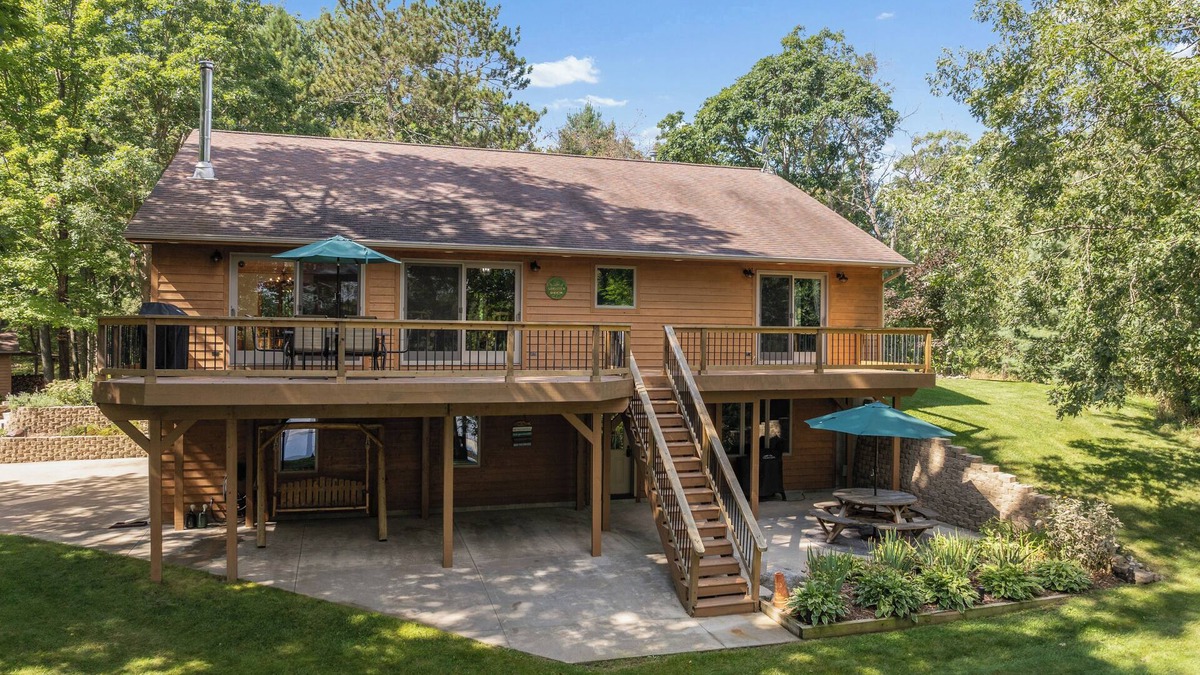 St. Helen House | NEW Dog Friendly Lakefront With Acreage