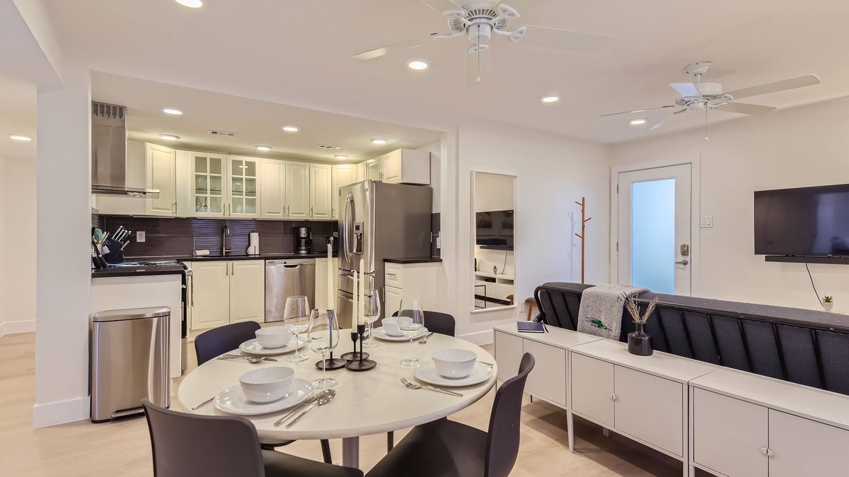 West End Condo | New Downtown Atx! 30 day plus! Sleeps 6!