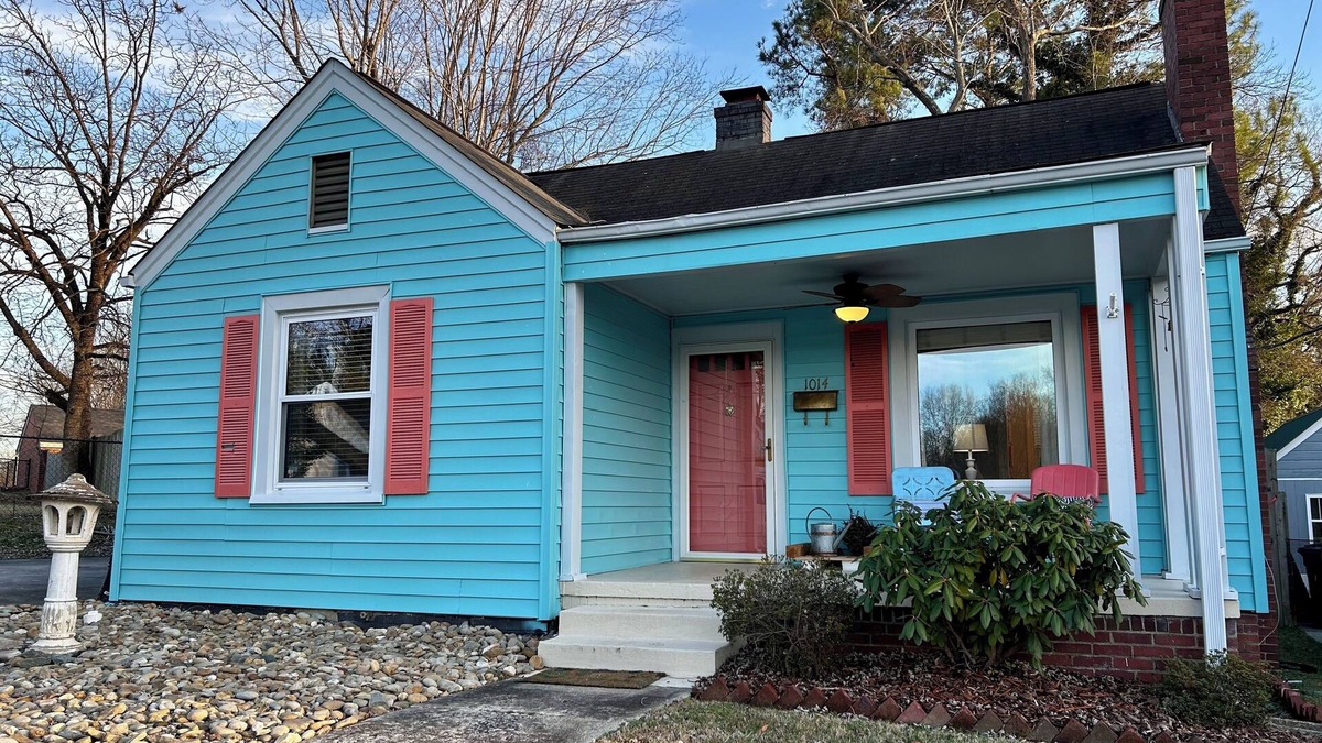 Burlington House | New! Downtown Burlington Bungalow, close to Elon!