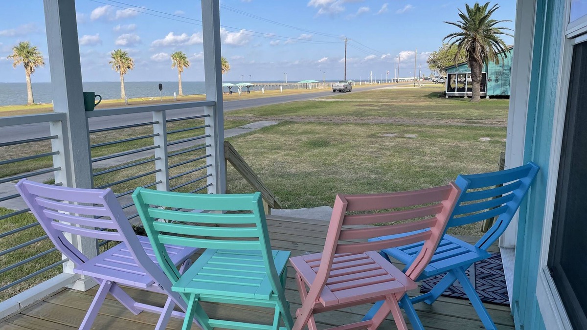 Long Mott Cottage | New! Drift away in Bayfront 2-bedroom Turquoise cottage