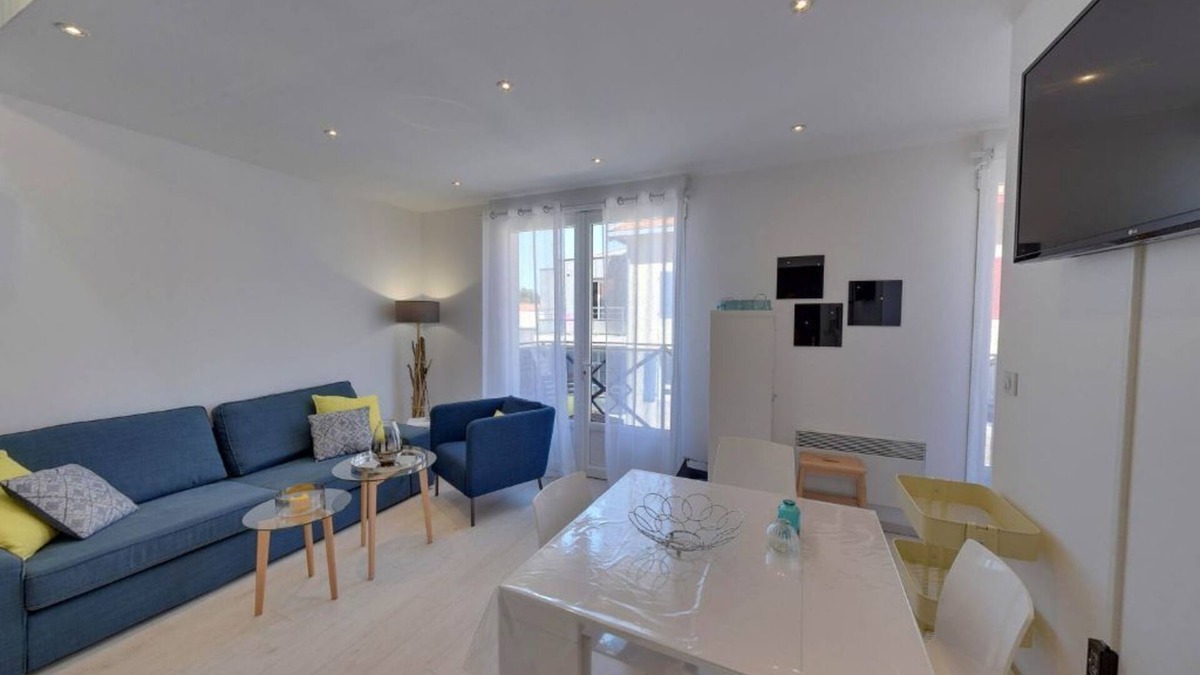 Quartier des Dunes Apartment | New duplex apartment, sea view with balcony in the center of town, private parking.