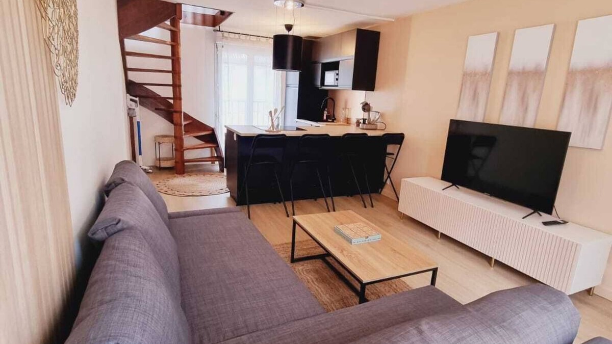 Neauphle-le-Chateau Apartment | New duplex with parking