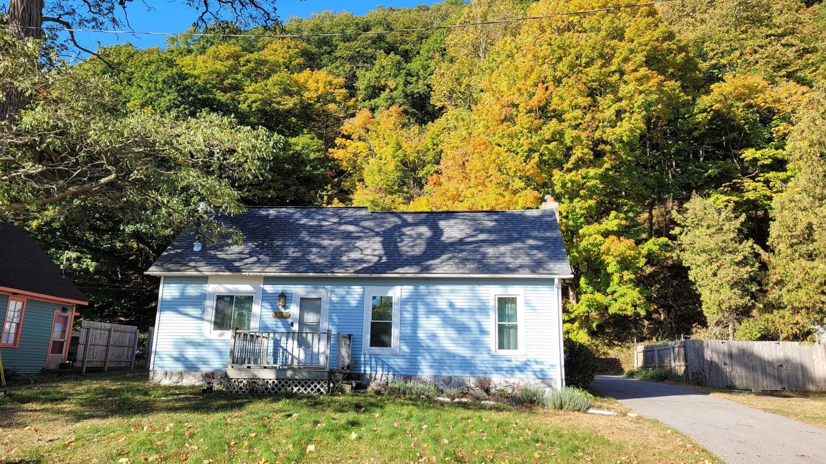 Elberta House | New! Elberta Cottage - Very Cute Dog-Friendly Bungalow in Great Location!