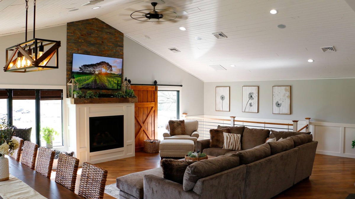 Ronks House | NEW! Elegance on The Farm Limitless Amenities ♦Pool ♦Hot Tub ♦Fish Pond +more!