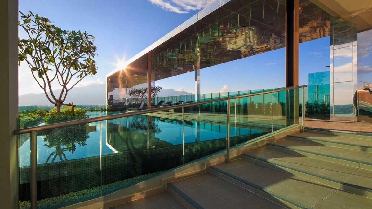 Chang Khlan Condo | 🌟New Elegant 1-BR Near Chiang Mai Night Bazaar/Roof top pool/WIFI