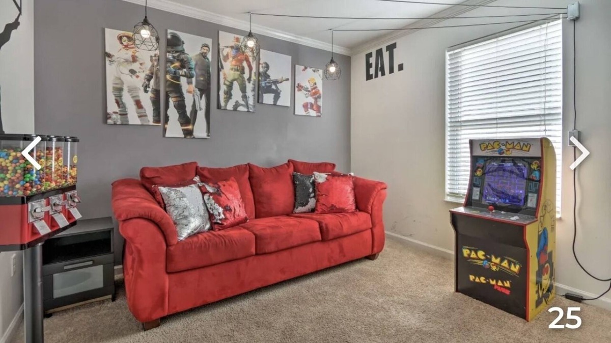 Summit Station House | NEW Elegant Home w/ Themed Rooms
