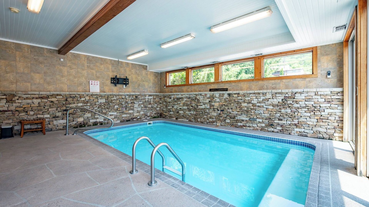 McHenry House | New! Elegant Lakefront Lodge w/Indoor Pool & Sauna