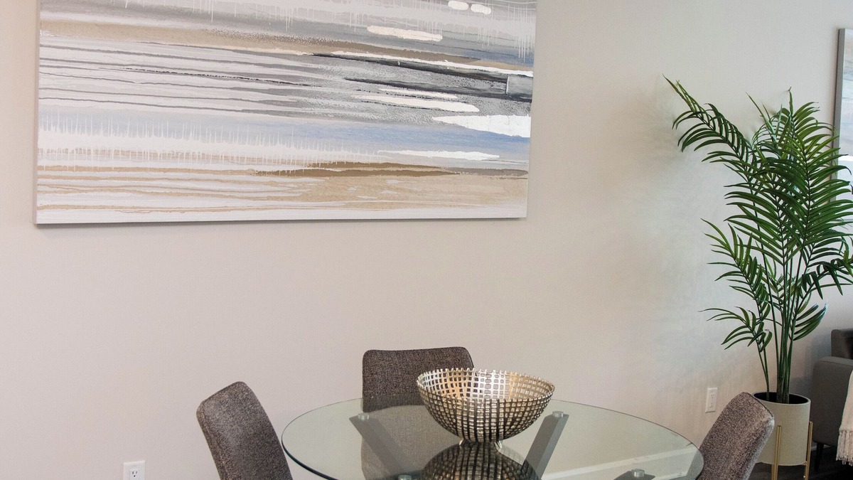 Carleton Place House | New Elegant & Stunning Townhome - 7 min from beach!