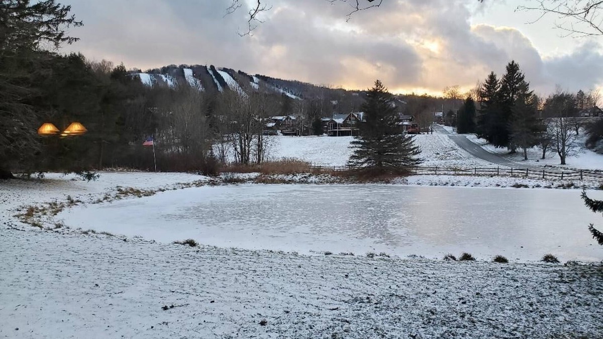 Union Dale House | New Elk Mtn Listing: Cozy family ski house - 2 min from Elk!