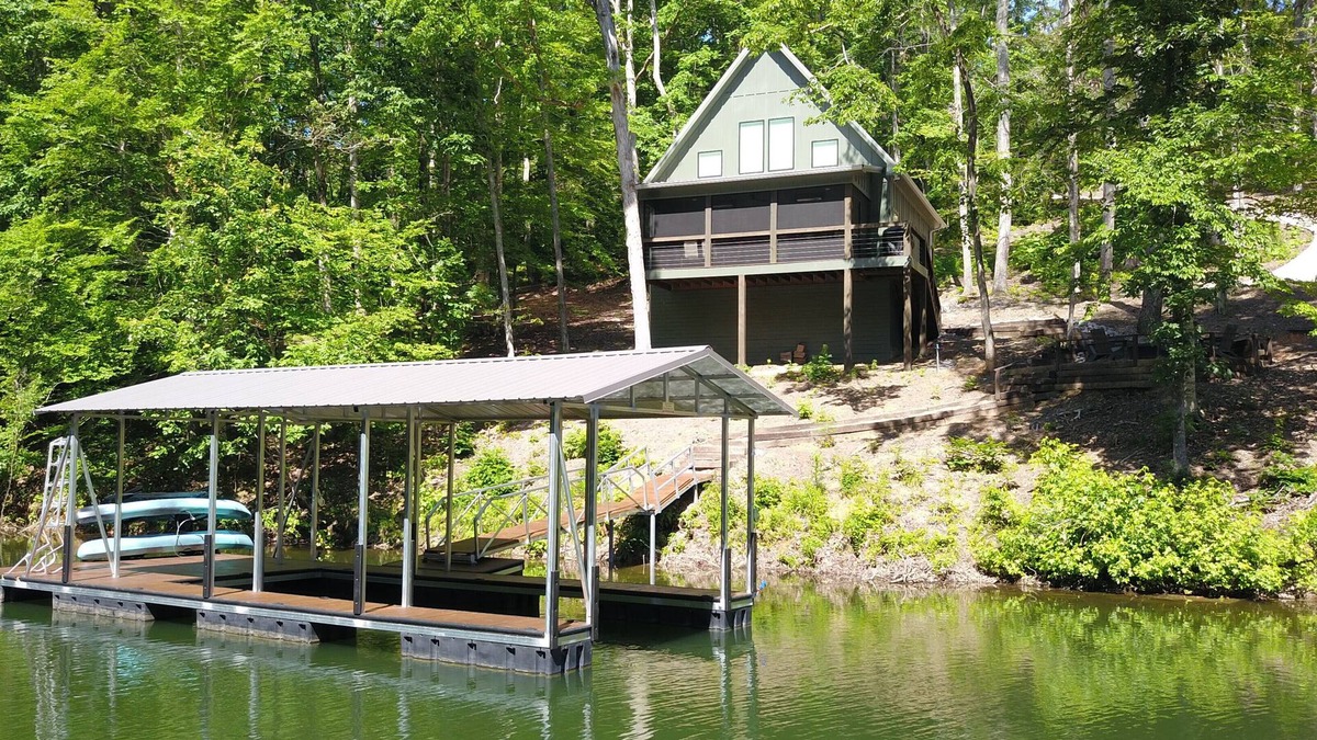 Jasper House | NEW Emerald Hideaway on Smith Lake -4 BED, 3.5 BATH w/Fire Pit, Kayaks + More!