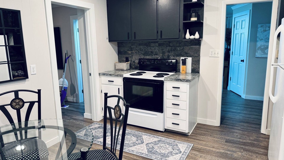 Grawn Cottage | New ~ Enchanting modern cottage tucked away in the trees. Heavenly Kingsize Bed.