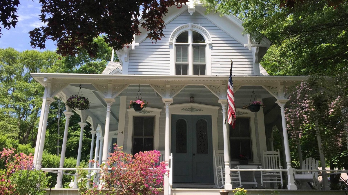Jamestown Cottage | New England Cottage by the Bay, Wrap-Around Porch, Access to a Shell Beach