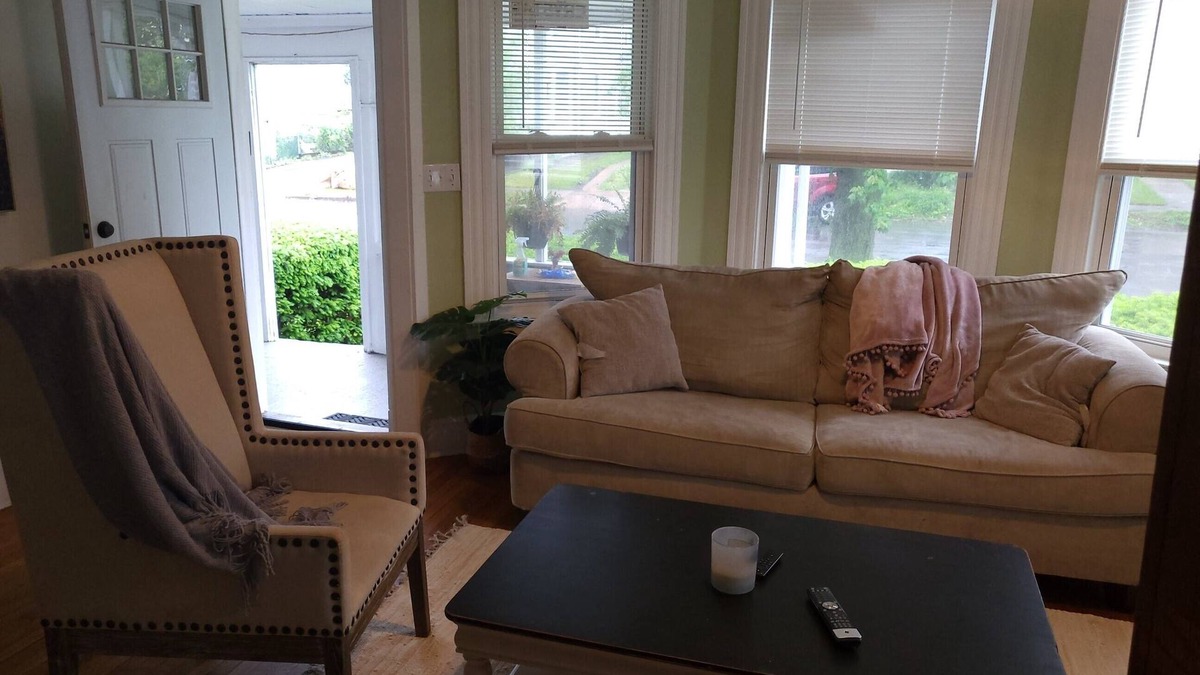 West Haven House | New England's Charm. 3 bedroom 1.5 bath West Haven CT