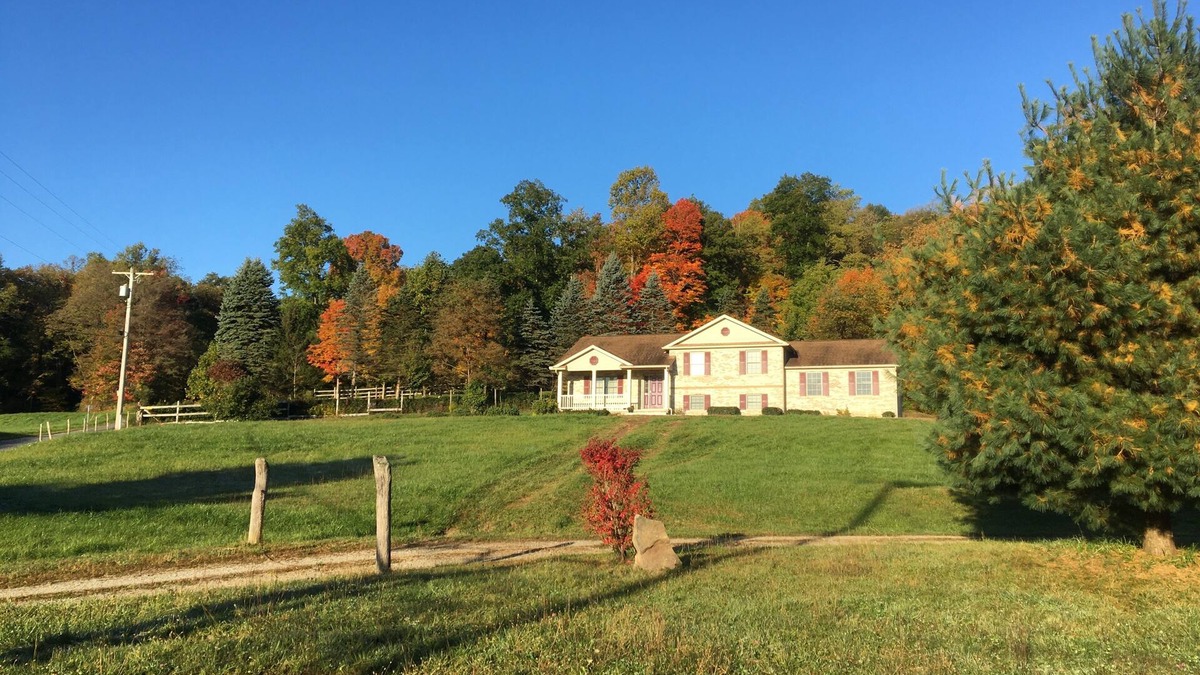 White House | NEW! Enjoy Mountain View and private lake from your home in Laurel Highlands!