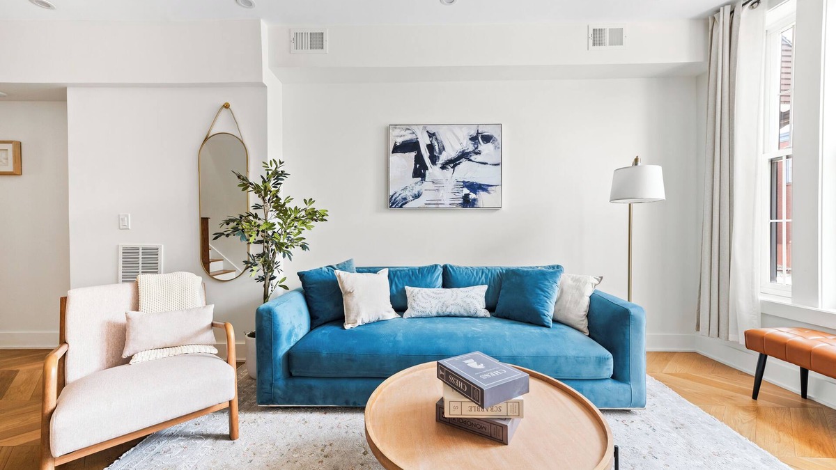 West Side House | NEW! Entire 3 Flrs Townhome w/Arcade; Under 10 Mins Drive to All Path Trains