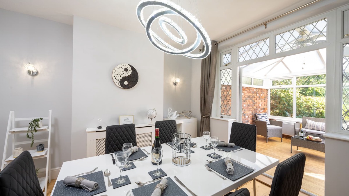 Shirley House | *New Exclusive* Luxury House near NEC, JLR, Resorts World, Birmingham Airport