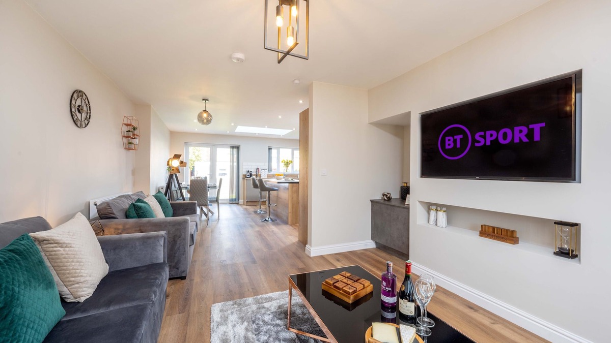 Seisdon House | *New Exclusive* Luxury spacious 6-bed, sleeps 14- Solihull,JLR, NEC, Birmingham