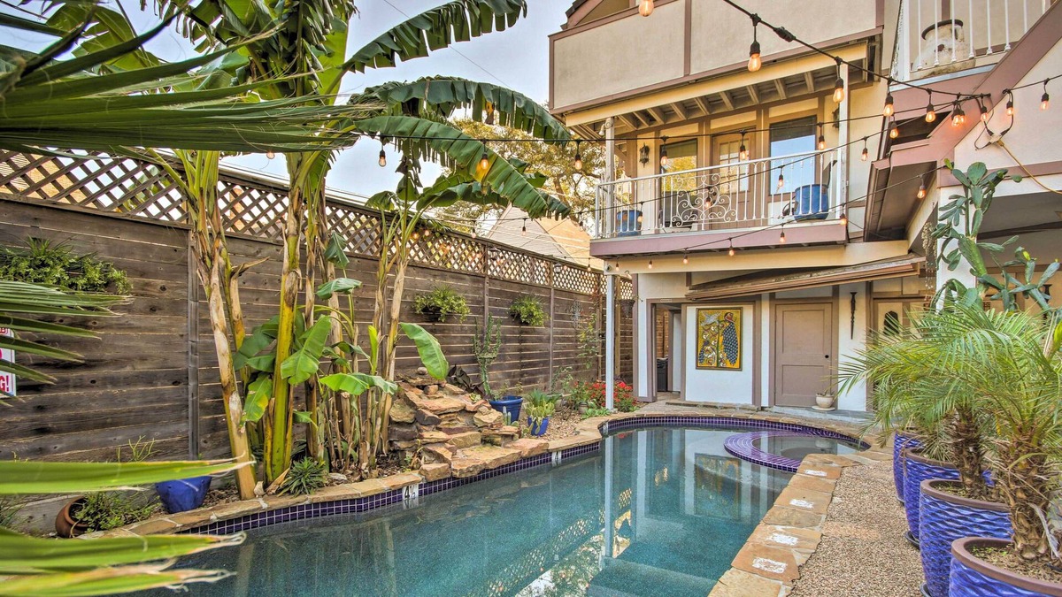 South Central Houston Villa | NEW! Expansive Houston Villa w/ Private Oasis