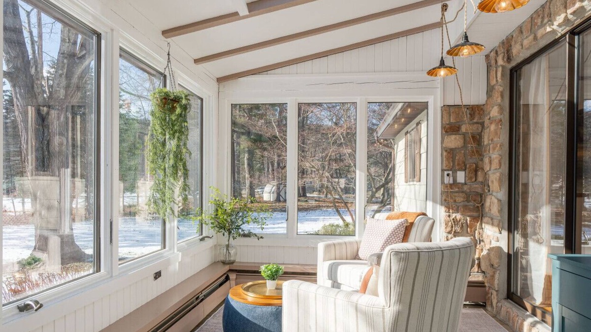 Narrowsburg House | NEW: Fabulous Riverfront w/Sunroom, Walk to Town!