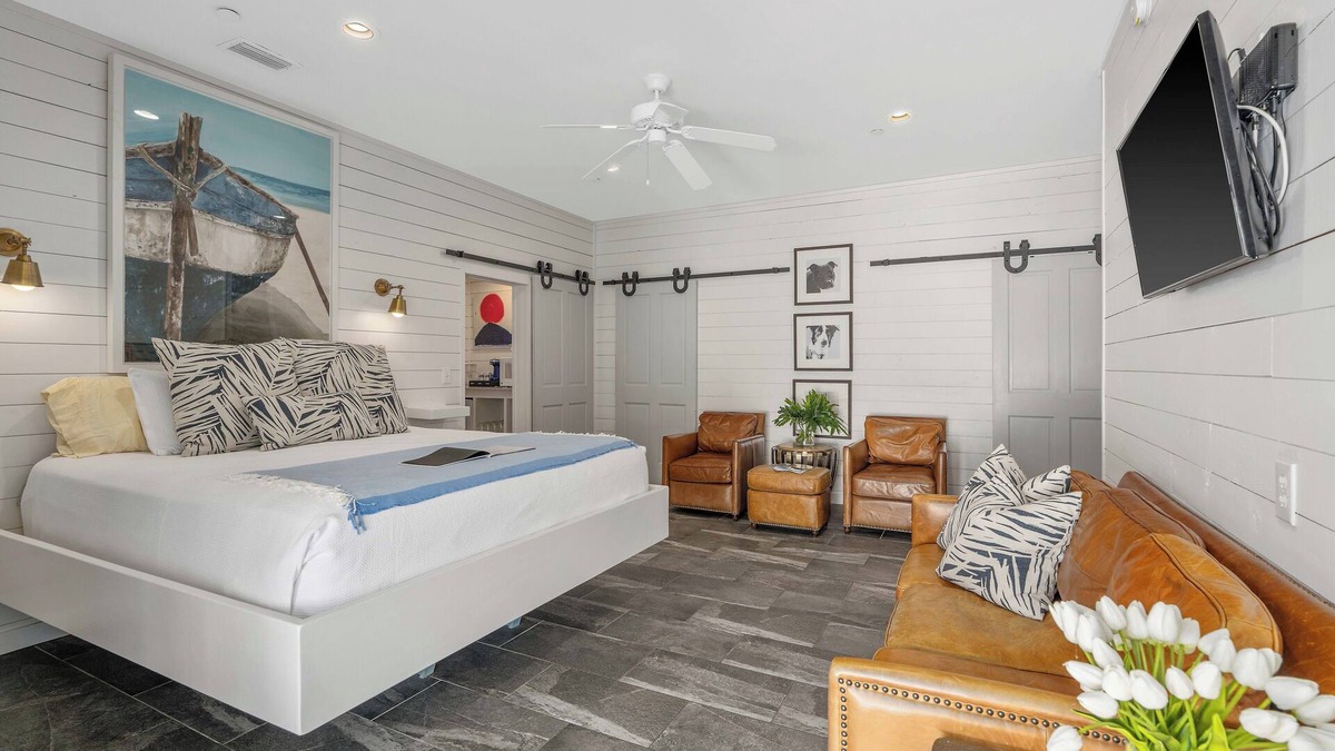 Fairhope Hotel | NEW! Fairhope’s most unique and spacious . Families, couples and pet friendl