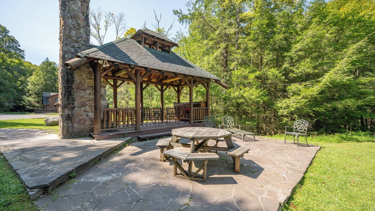 McHenry House | New! Family & Dog Friendly Escape w/2 Hot Tubs