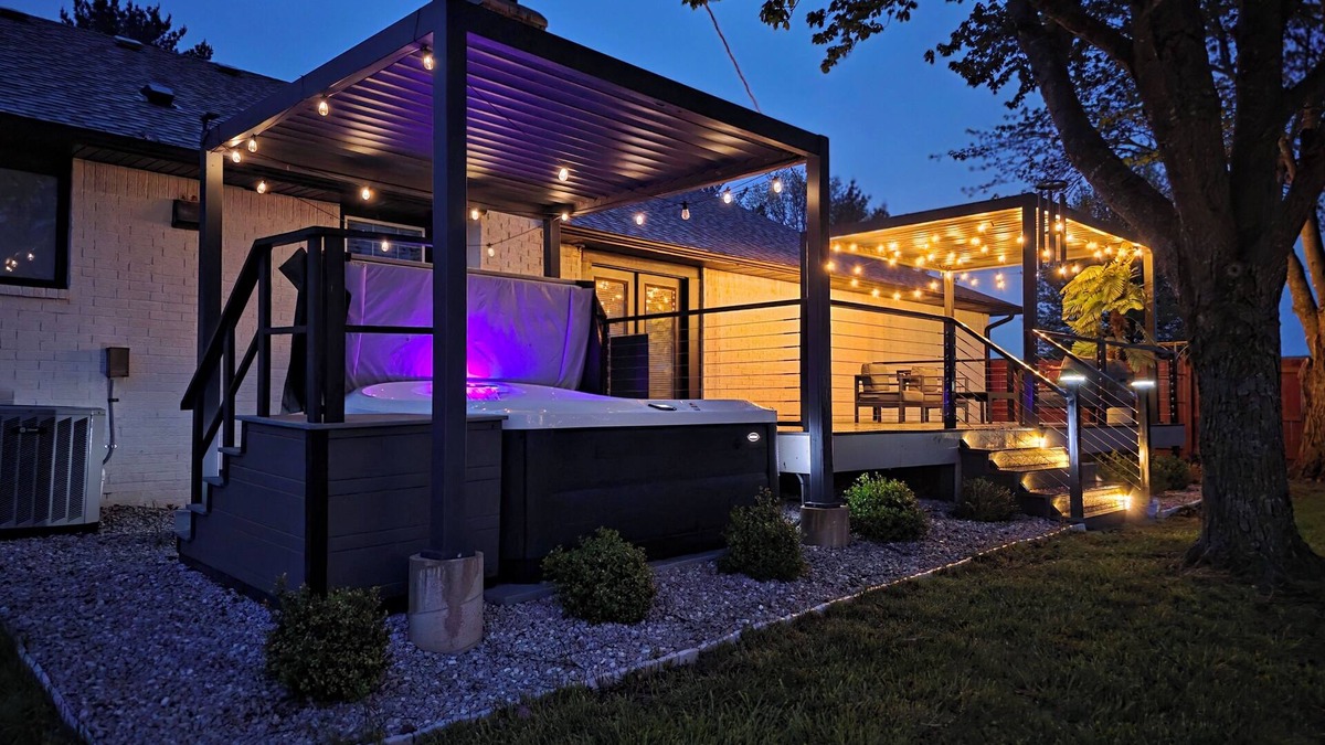 Eudora House | New! Family Retreat Hot Tub & Fun country home!