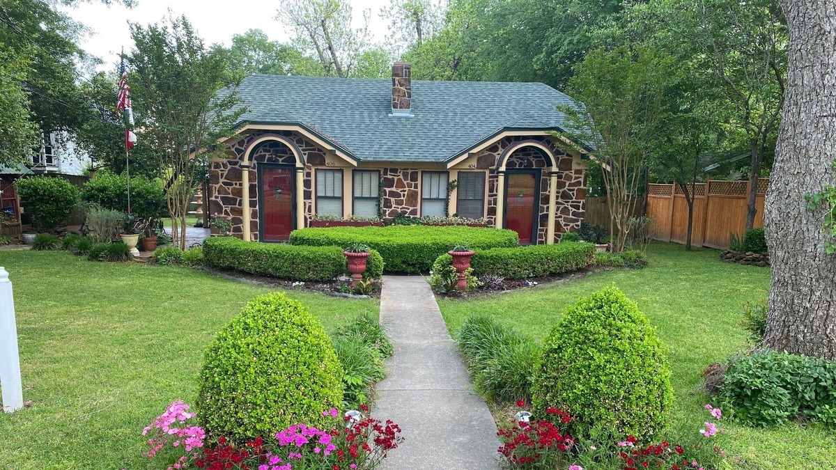 Jefferson Cottage | NEW " Fantastic Cottage" in the Historical District. Short walk to city Center.