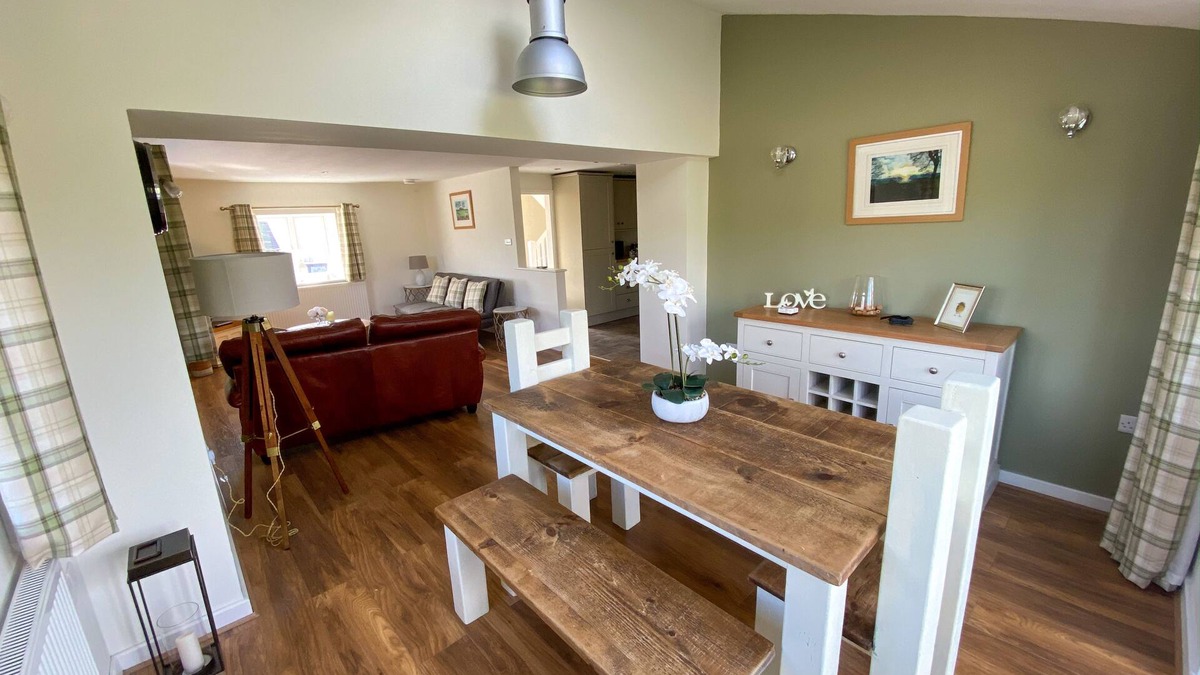 Cauldon Low House | New for 2020 Modern barn conversion sleeps up to 9 people. Close to Alton Towers