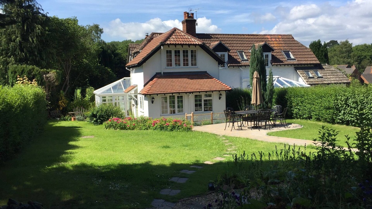 New Forest District Cottage | New Forest Cottage, village location, perfect for beaches & attractions