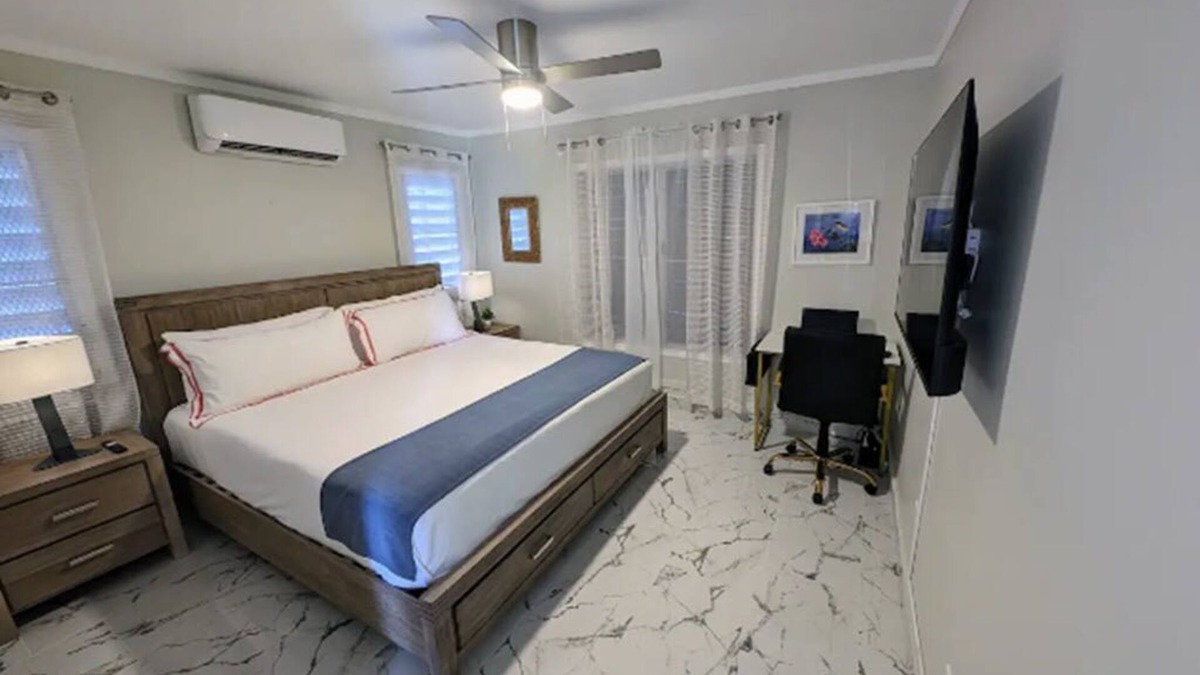 Estate Ruby Condo | NEW Fully Renovated - Close to Beaches & Shopping!