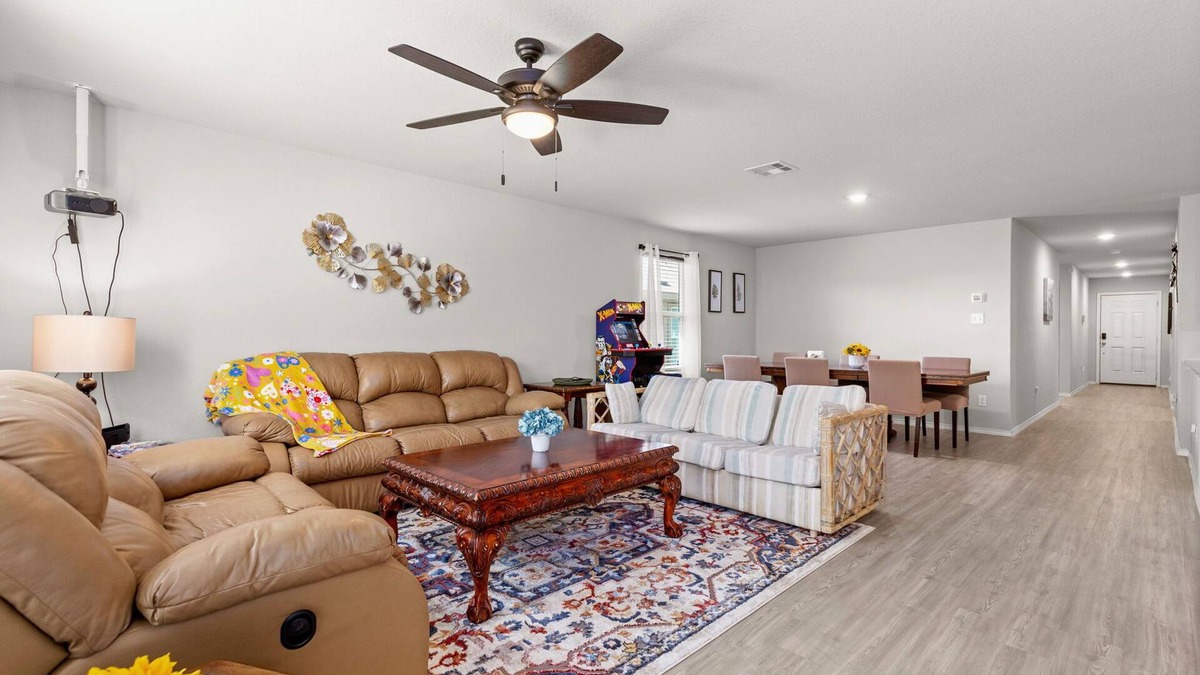 Southside House | New Fun Games 4BR Spacious House 8 Min to Lackland/AFB/BMT 16 MIN to SeaWorld