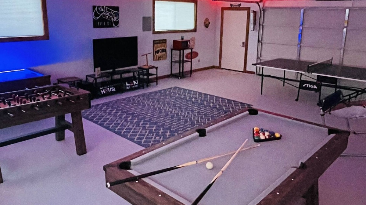 Fairfield Bay House | New Game Room! WiFi! King Bed! Family Friendly!