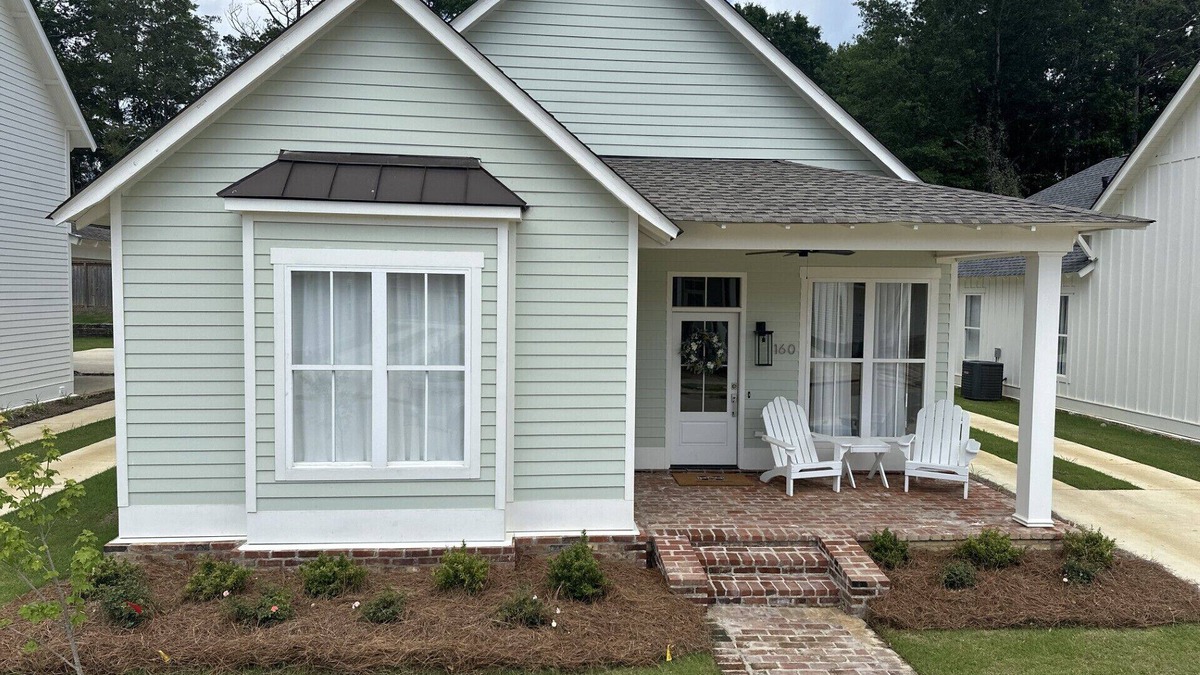 Starkville House | NEW GAMEDAY Home 3-BR/3BA Close to Campus!
