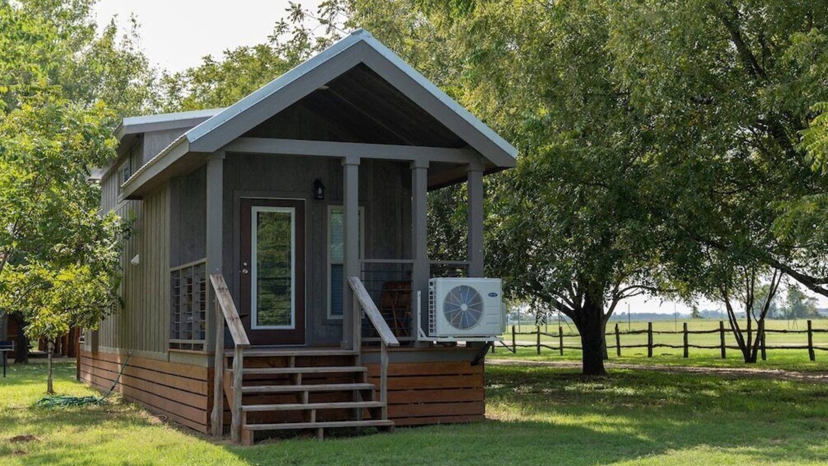 Satin Cabin | New! Garden Cabin- Snuggle by the Campfire.