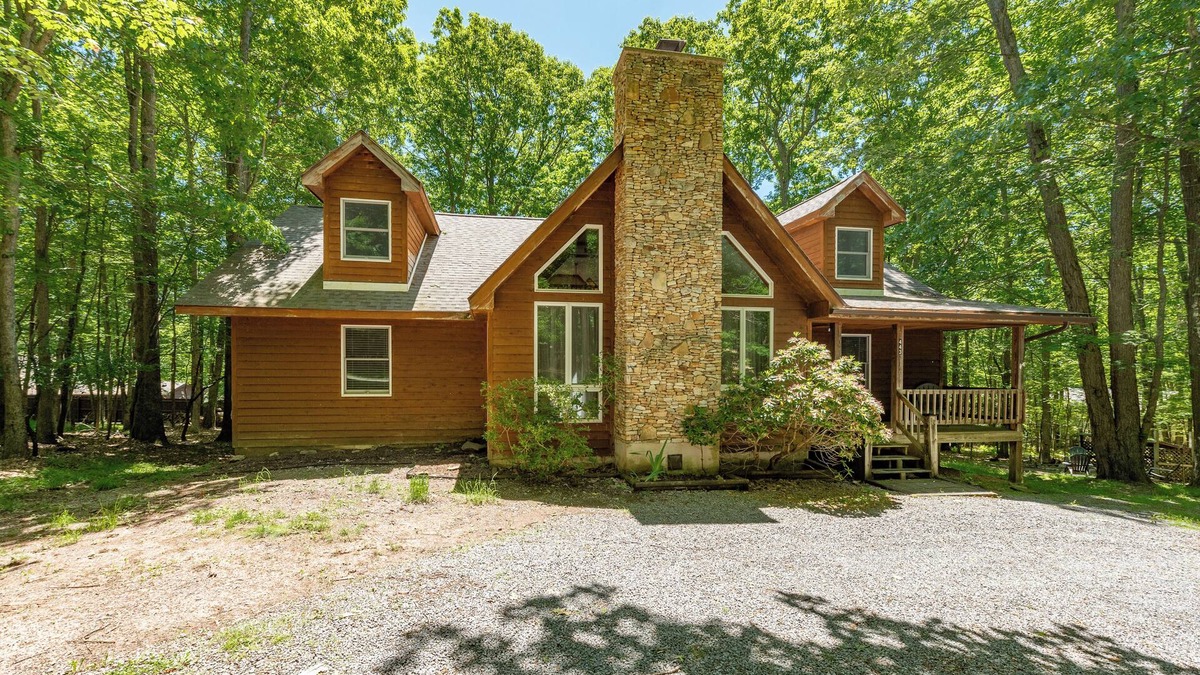 Sky Valley House | New! Get Your Creek On: Lake Access, Fireplace, Grill, Fire Pit!