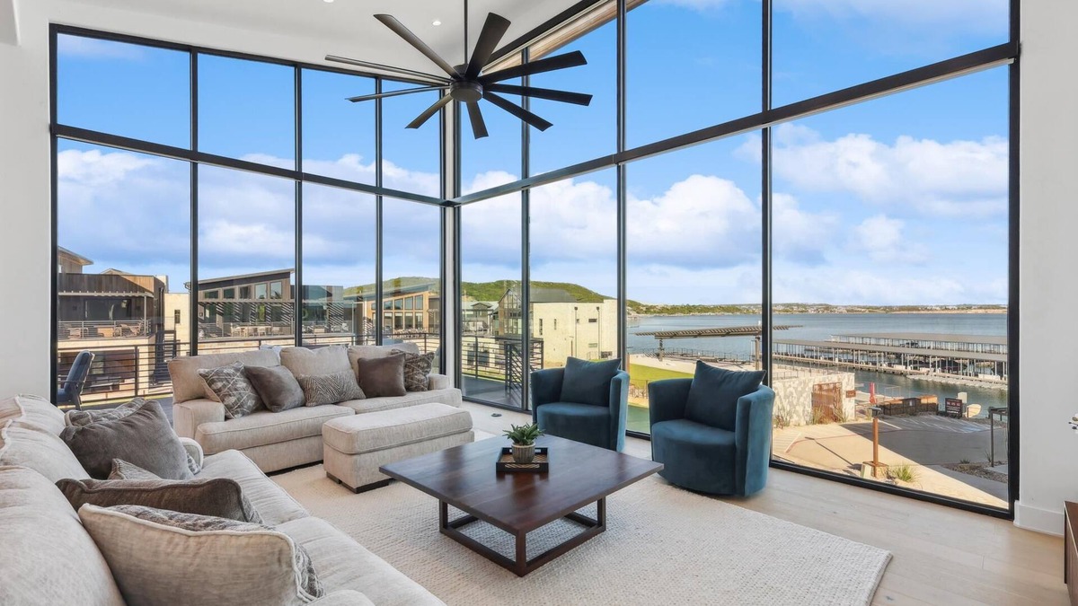 Graford House | New Glass Water View at PK *4bed/4.5 bath | Games, Paddle Boards & Kayaks!