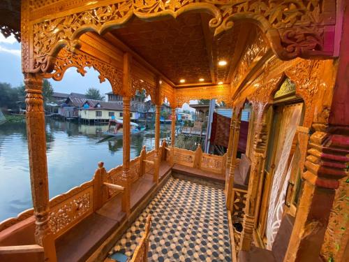 Dal Lake Boat Rental | New Golden Rose Group Of Houseboats