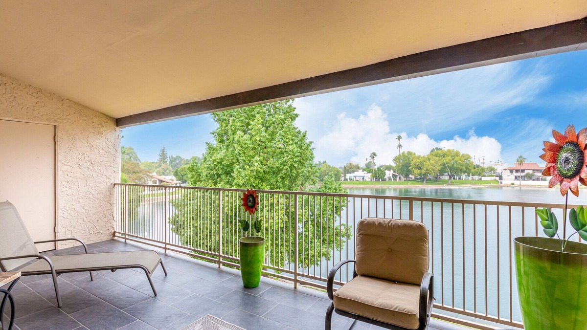 Lake Biltmore Village Condo | NEW & GORGEOUS Lakefront ZEN 3 bedrooms [2 KING +1 Queen]