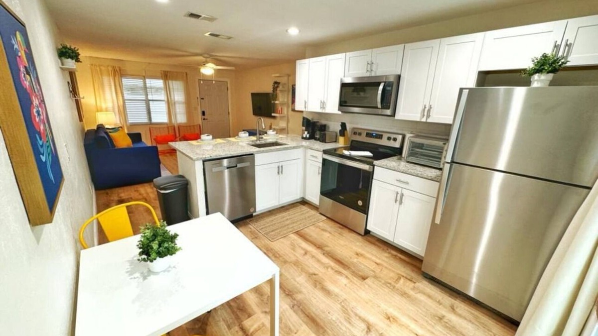 Port Orange House | NEW Gorgeous Sunshine-Up 6 Guests-Private Backyard