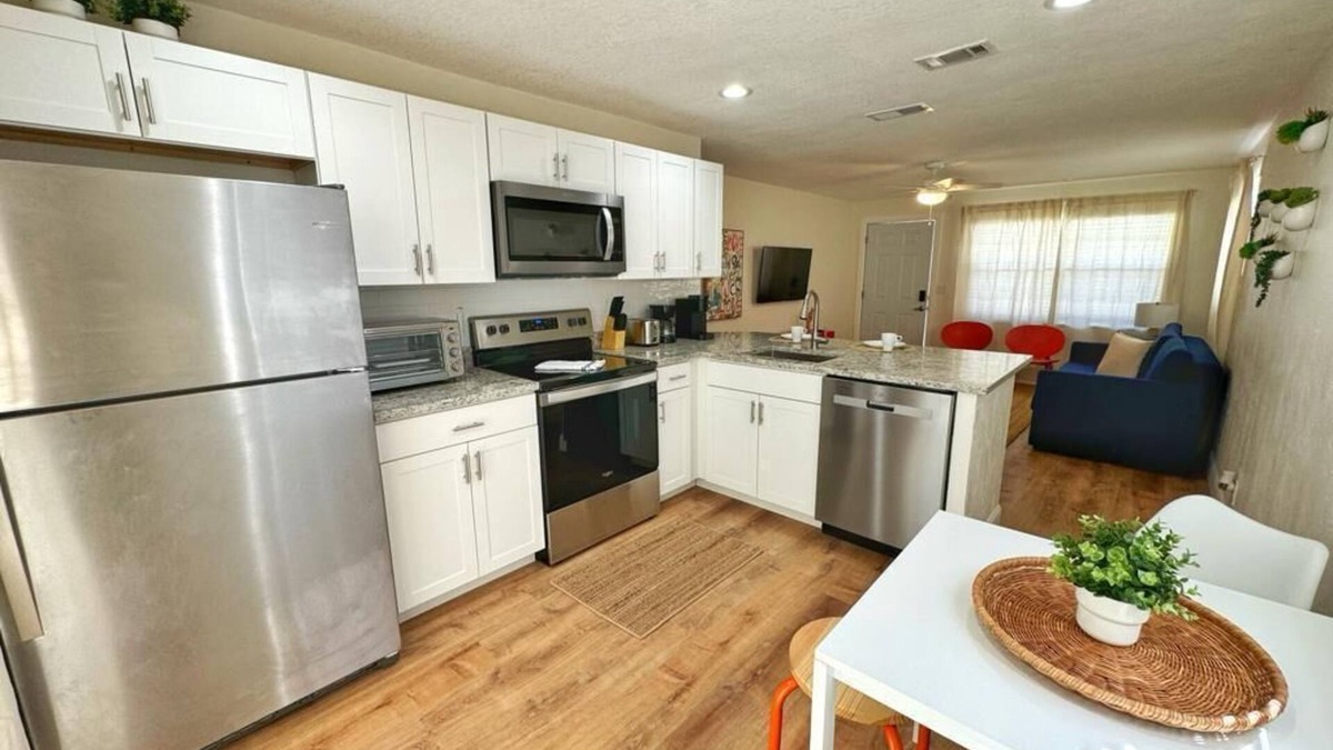 Port Orange House | NEW Gorgeous Sunshine-Up 6 Guests-Private Backyard
