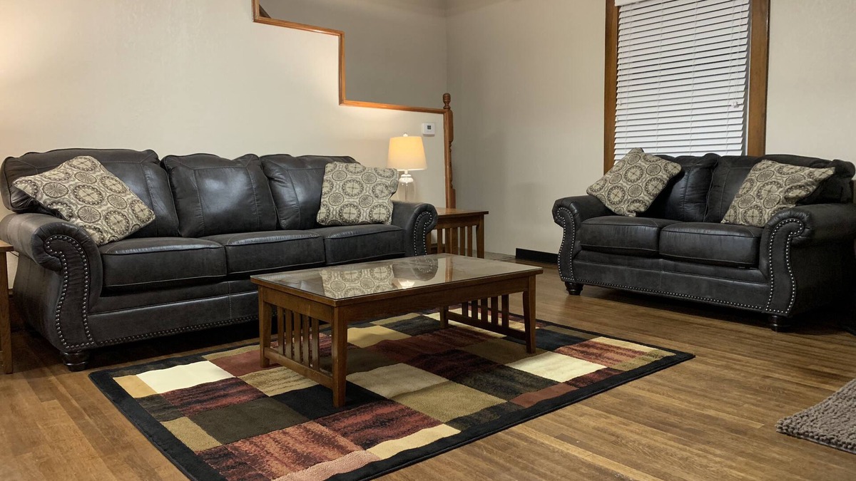 Wadsworth House | New! Great Remodeled 2 Bedroom. Walk to the Square!