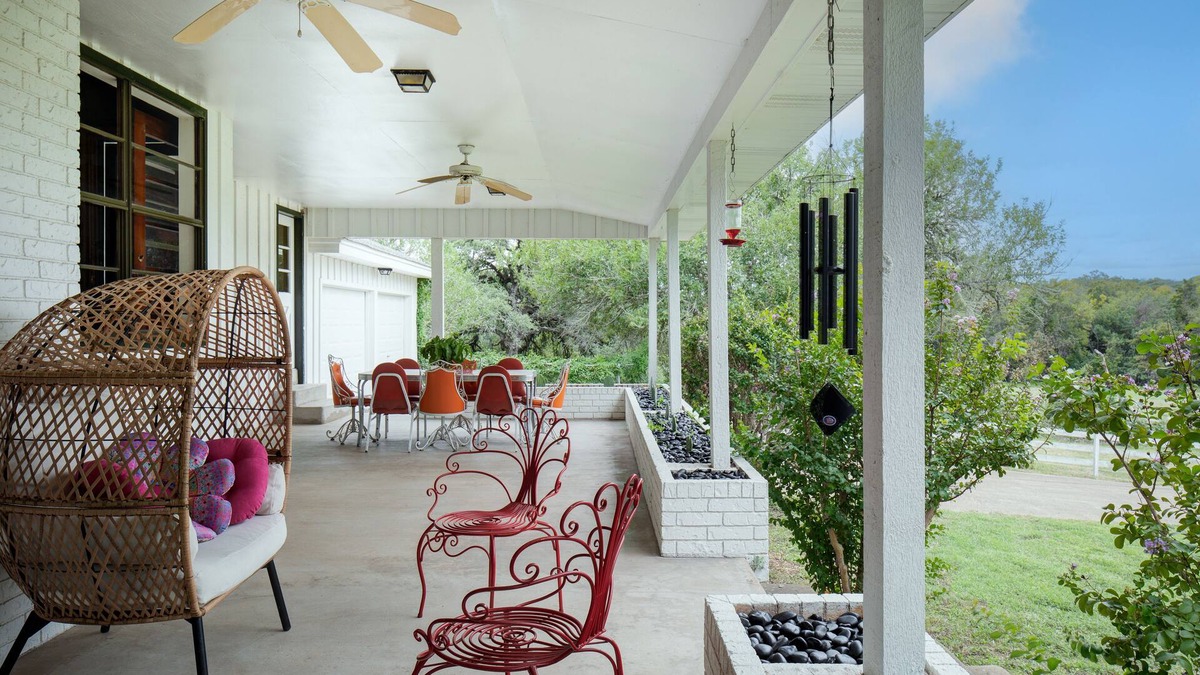 La Grange Other | NEW! Groovy Oaks, Rutersville-10 mls to Round TopnInternal name: Groovy Oaks