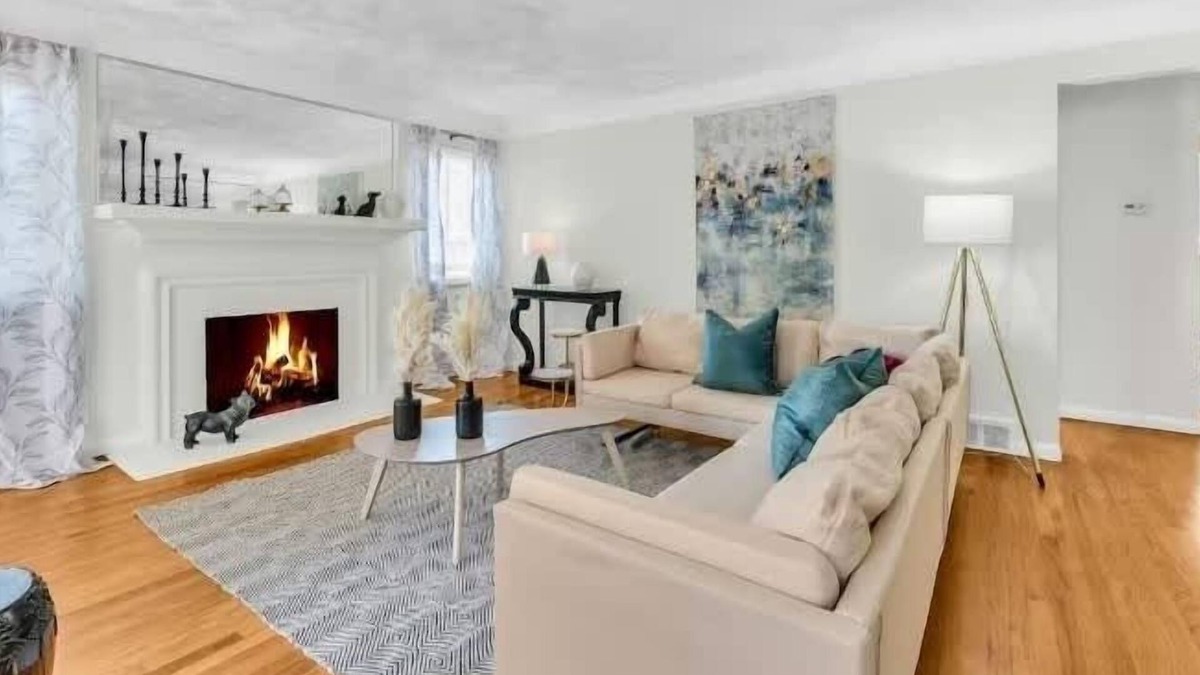 Anchorville House | NEW! Grosse Pointe/Detroit 3BR | Sleeps 8 | Yard