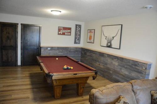 Lake Shore House | New Gull Lake Townhome! 5 bed 3200ft and Boat Slip