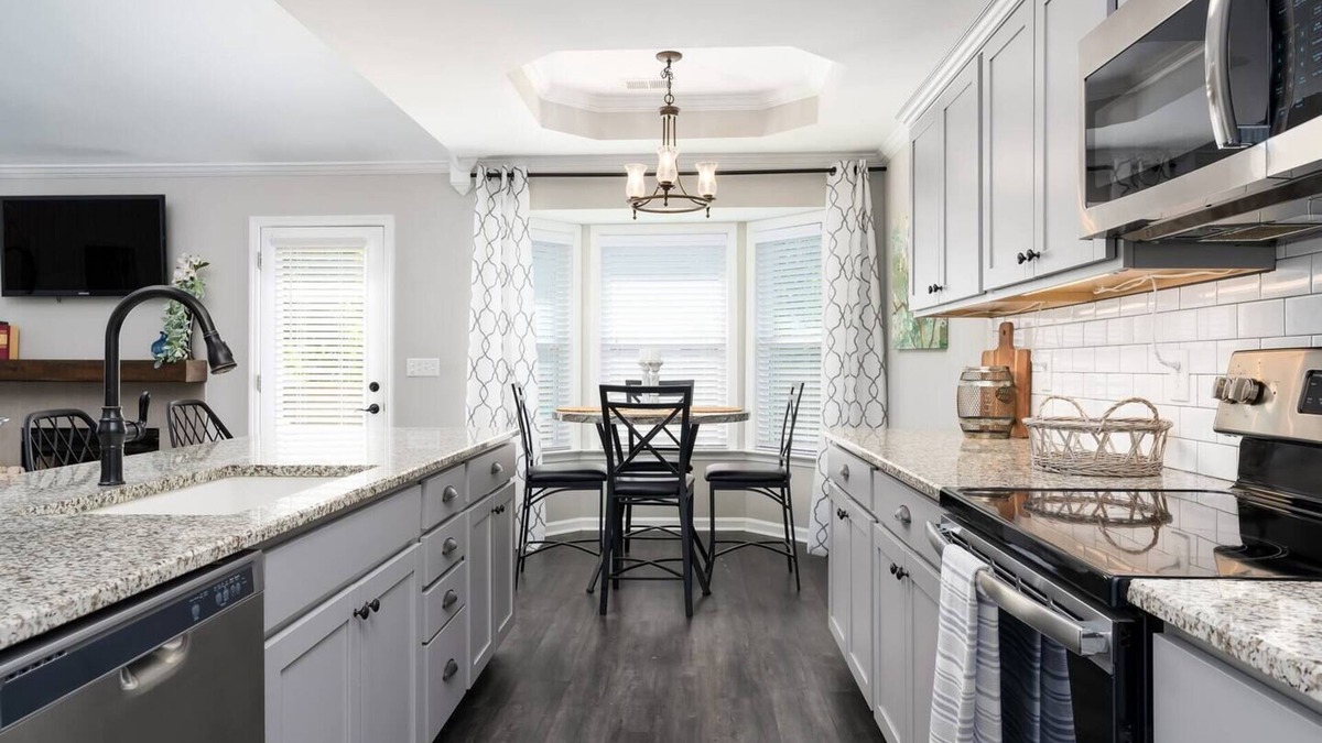 Helena House | NEW! Hamptons On The Rocks - Close to Downtown