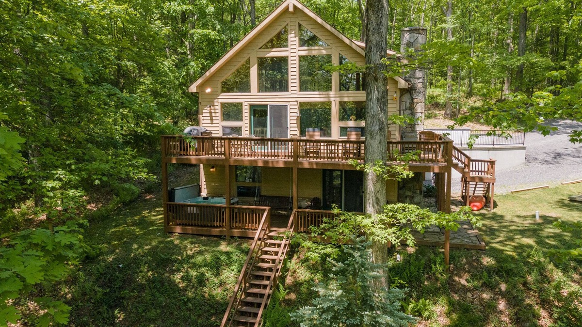North Glade Hills House | New! Happy Times: Dogs OK, Lakefront, Dock Slip, A/C, Fire Pit!