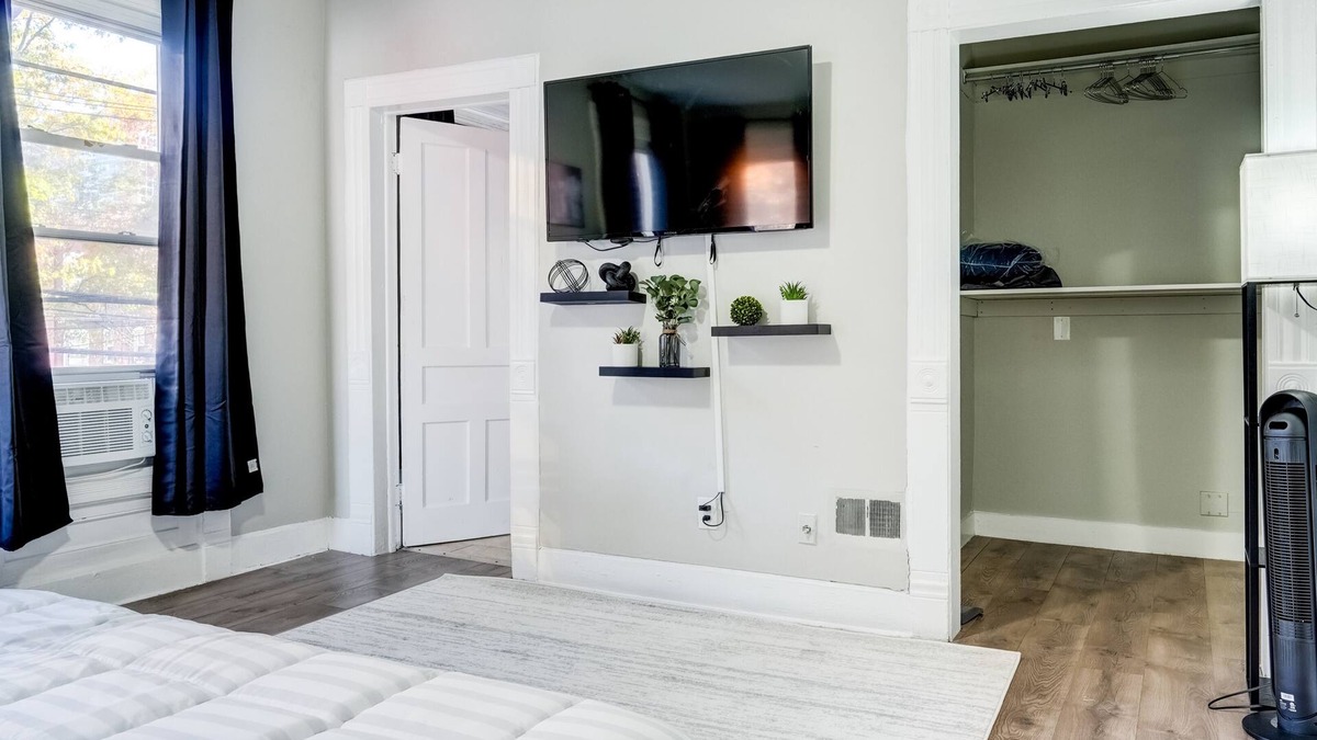 Downtown Apartment | New Haven Oasis: Steps to Yale & Fine Dining